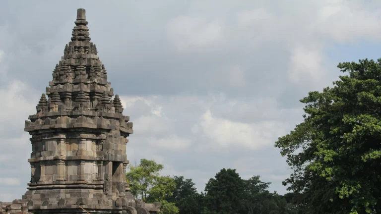 Candi Prambanan, contoh destinasi wisata di sekitar hotel di Yogyakarta
